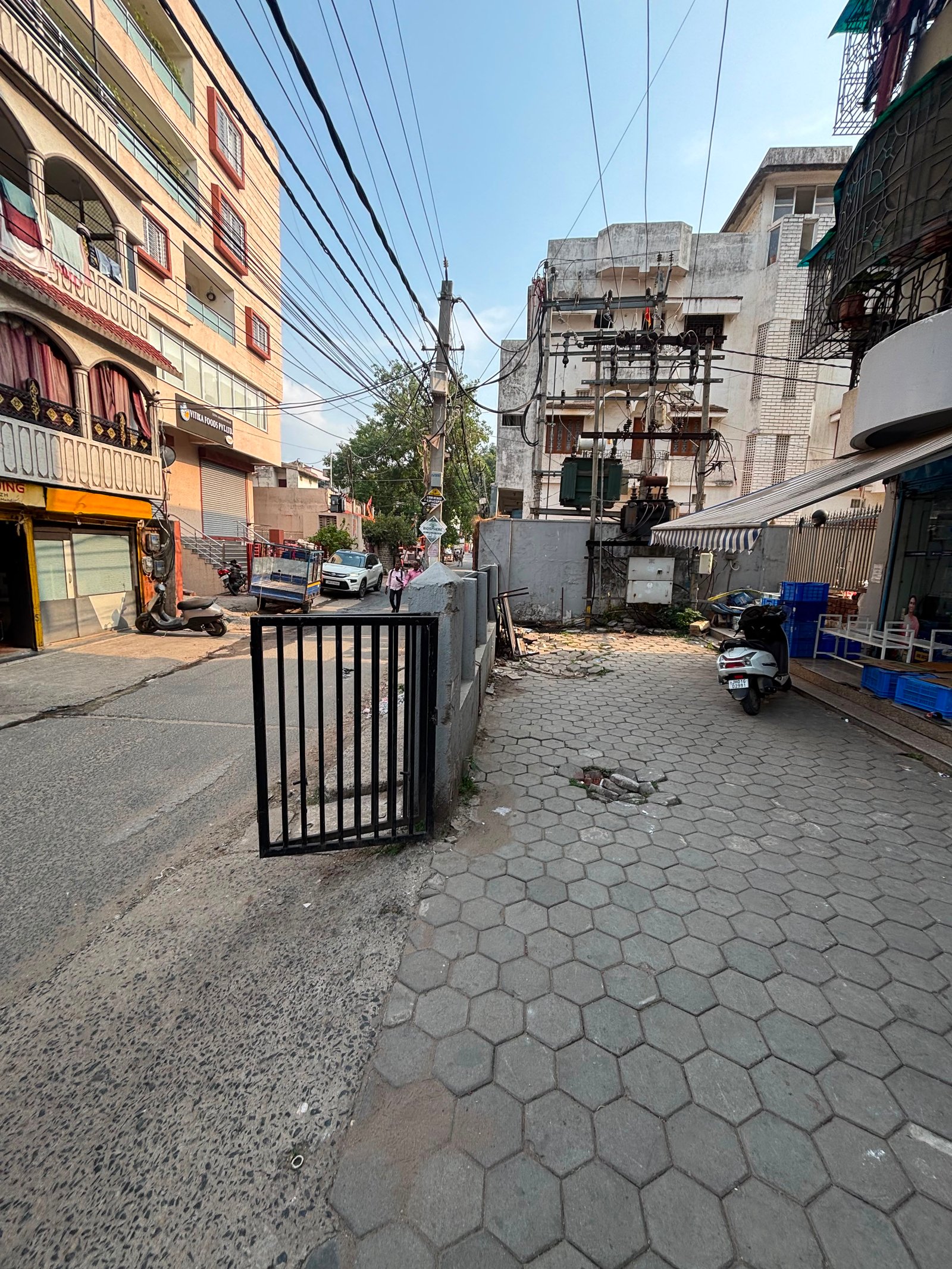 On road Commercial , near Pahari Mandir