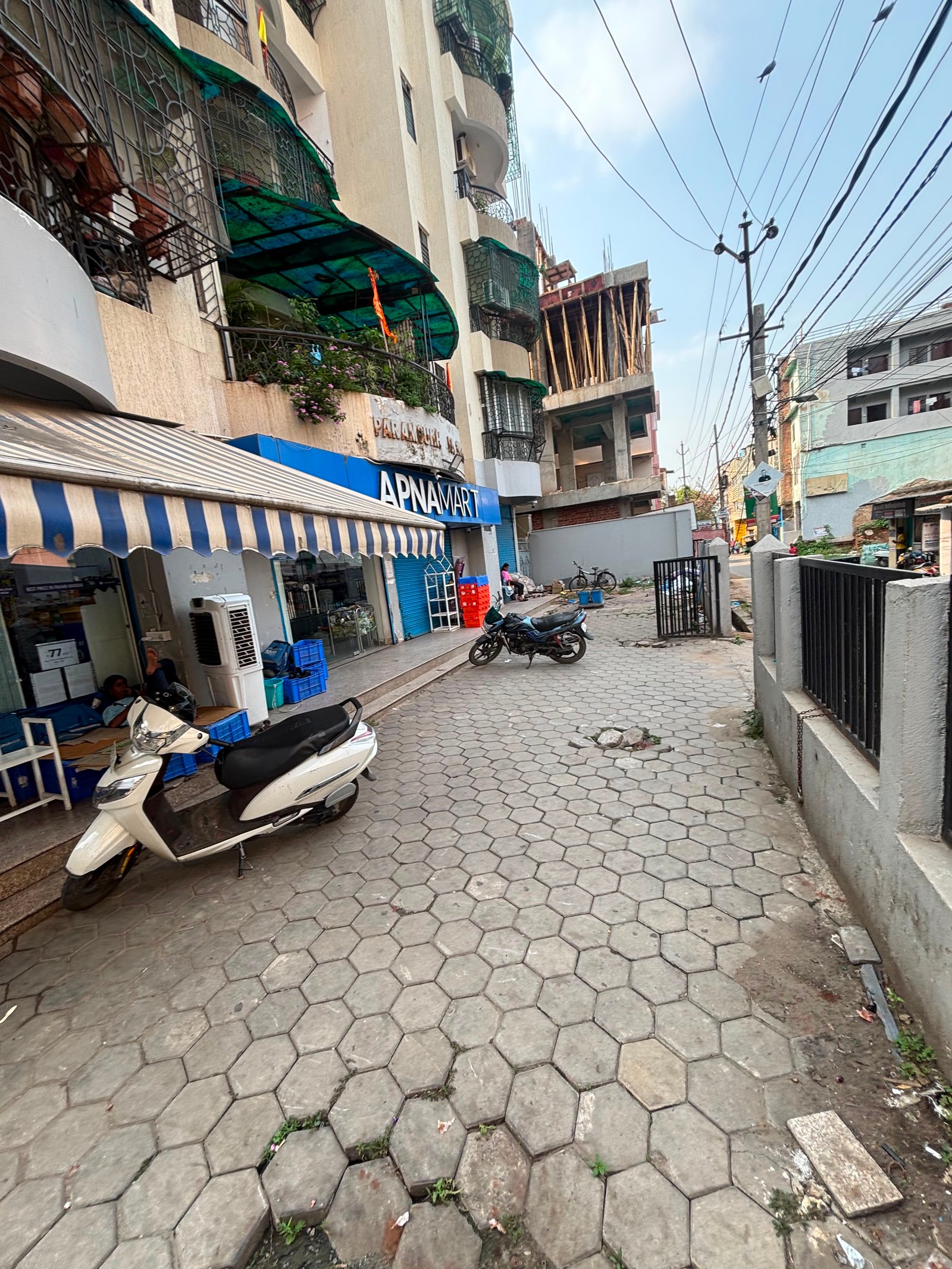 On road Commercial , near Pahari Mandir